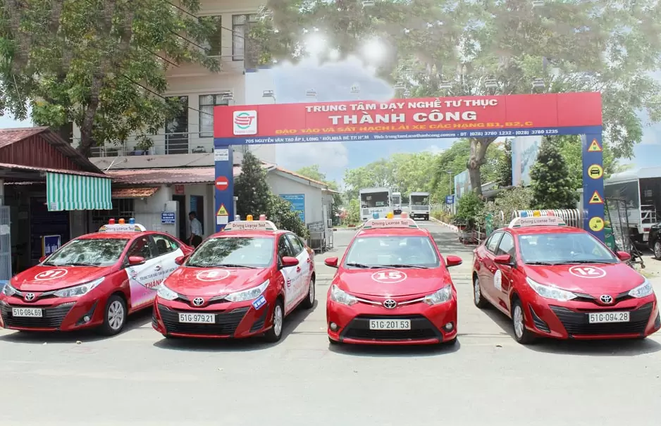 Khoá học lái xe ô tô bằng B2 - B1 - C 3 Khoá học lái xe ô tô bằng B2 - B1 - C 3