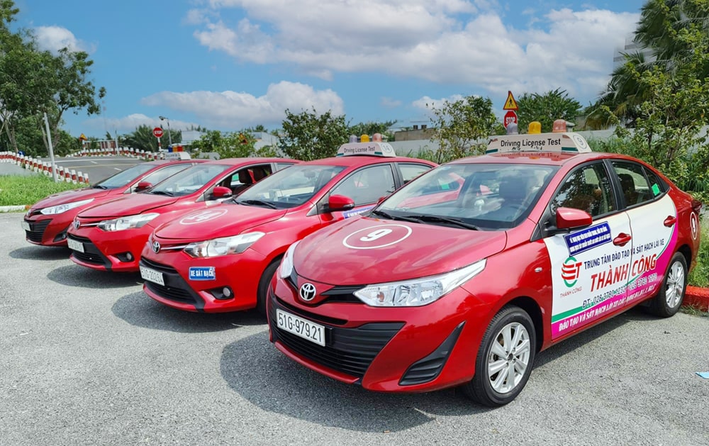 Khoá học lái xe ô tô bằng B2 - B1 - C 4 Khoá học lái xe ô tô bằng B2 - B1 - C 4